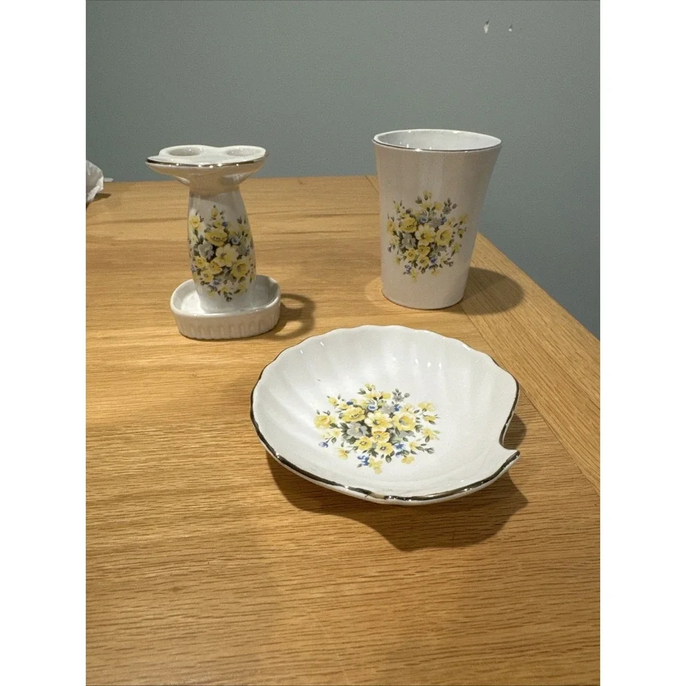 Vintage Ceramic 3 Piece Bathroom Vanity Set Floral Grannycore Cottagecore